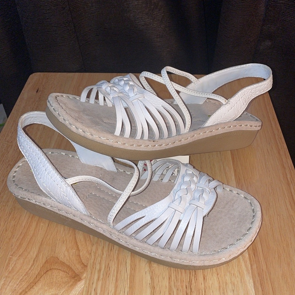 Encanto “Carissa” Leather Sandals NWT